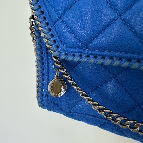 Stella McCartney Vegetarian Suede Quilted Chain-Link Crossbody Bag in Blue - Picture 3 of 16